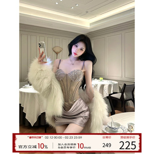 灰尘邓邓 千金感吊带连衣裙女2025冬季新款包臀裙生日穿搭裙子