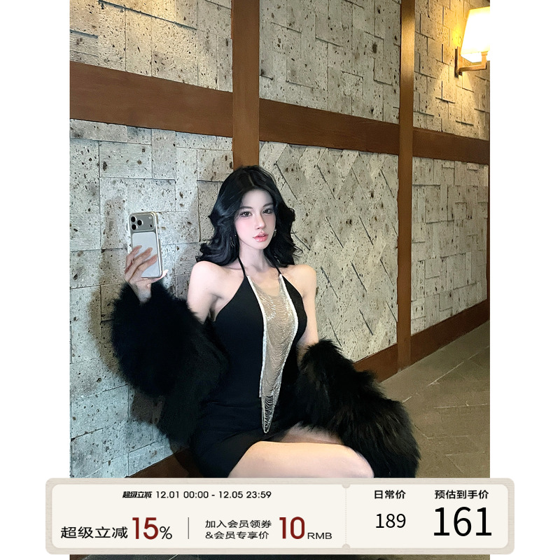 灰尘邓邓 性感挂脖连衣裙女2025冬季新款名媛拼接包臀裙生日裙子