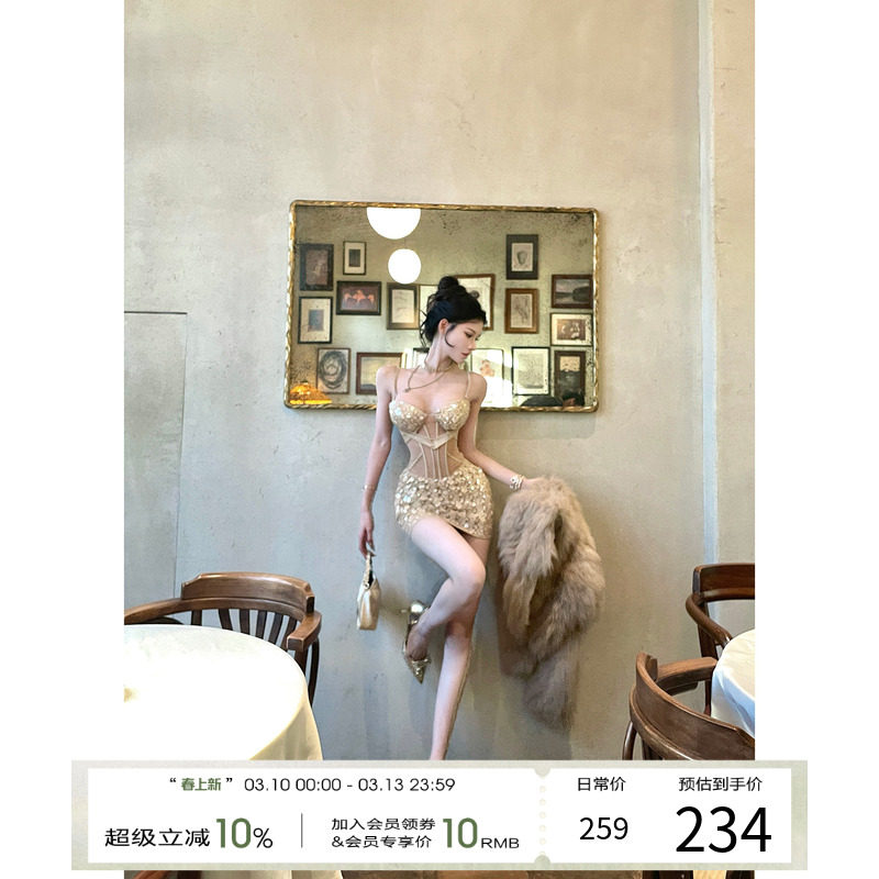 灰尘邓邓 法式吊带连衣裙女2025冬季新款性感拼接包臀裙生日裙子