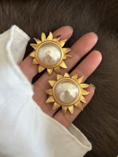 vintage中古老佛爷Karl Lagerfeld金色太阳花耳夹