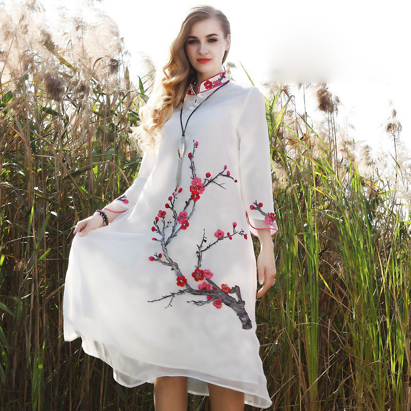 中国风连衣裙大码高级感中长款棉麻腊梅刺绣民族风新中式改良旗袍