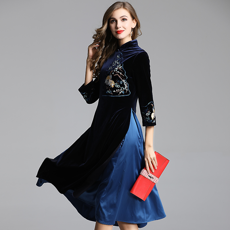 旗袍式新款刺绣复古风奥黛连衣裙