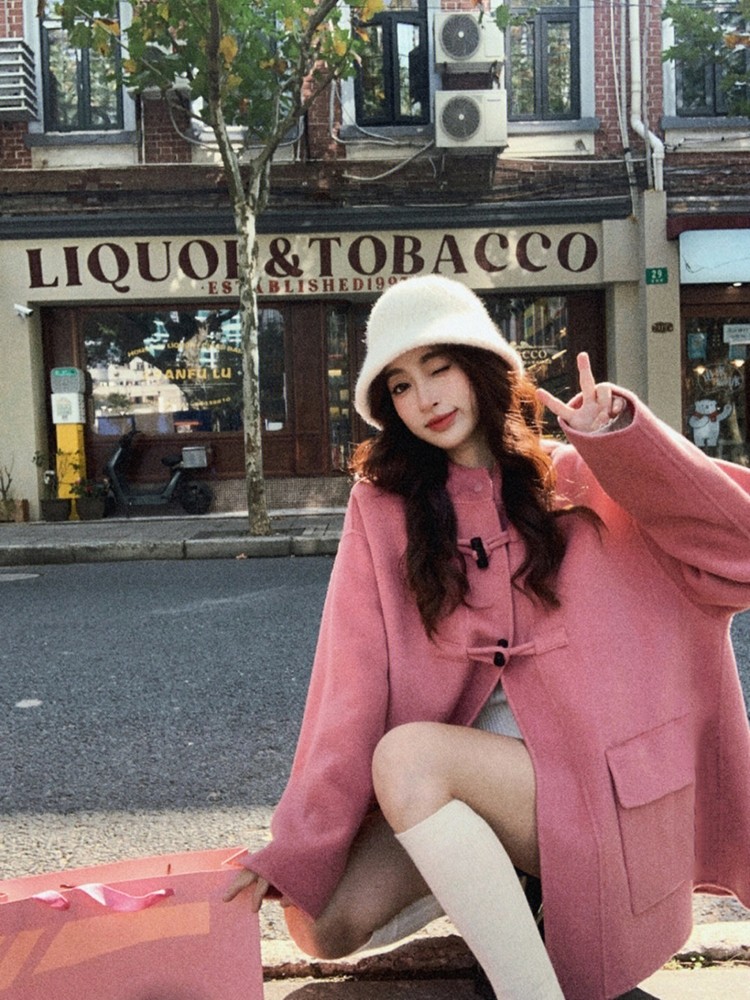 树莓粉色呢子大衣2023春装新款日系牛角扣连帽毛呢外套女装小个子