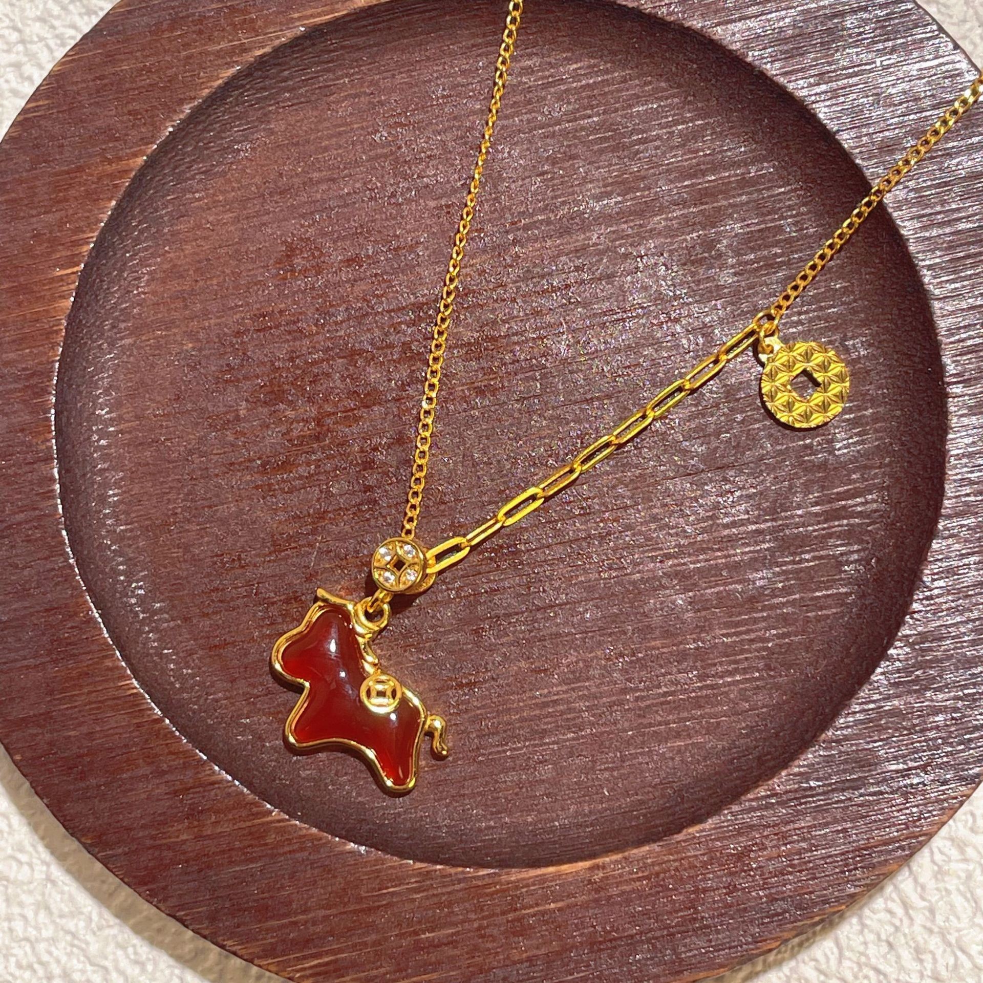 s925纯银镀黄金色天然红玛瑙马上有钱项链小马生肖马本命年锁骨链