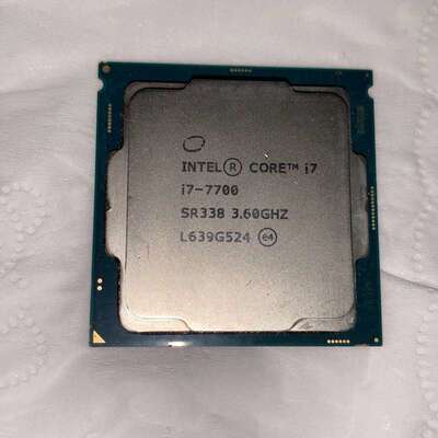 议价I7 7700CPU 成色还可以 背面有掉了几颗可维修