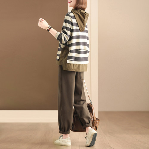 孔雀飞飞秋装新款韩版大码遮肉复古连帽套头休闲女条纹套装两件套