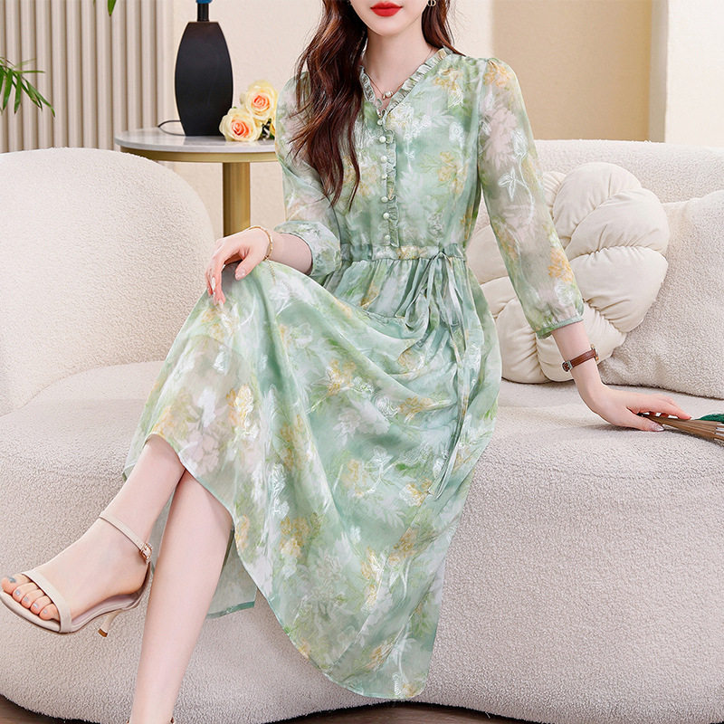 2026夏季新款短袖琉璃丝提花V领花边抽绳腰气质口袋中长款连衣裙