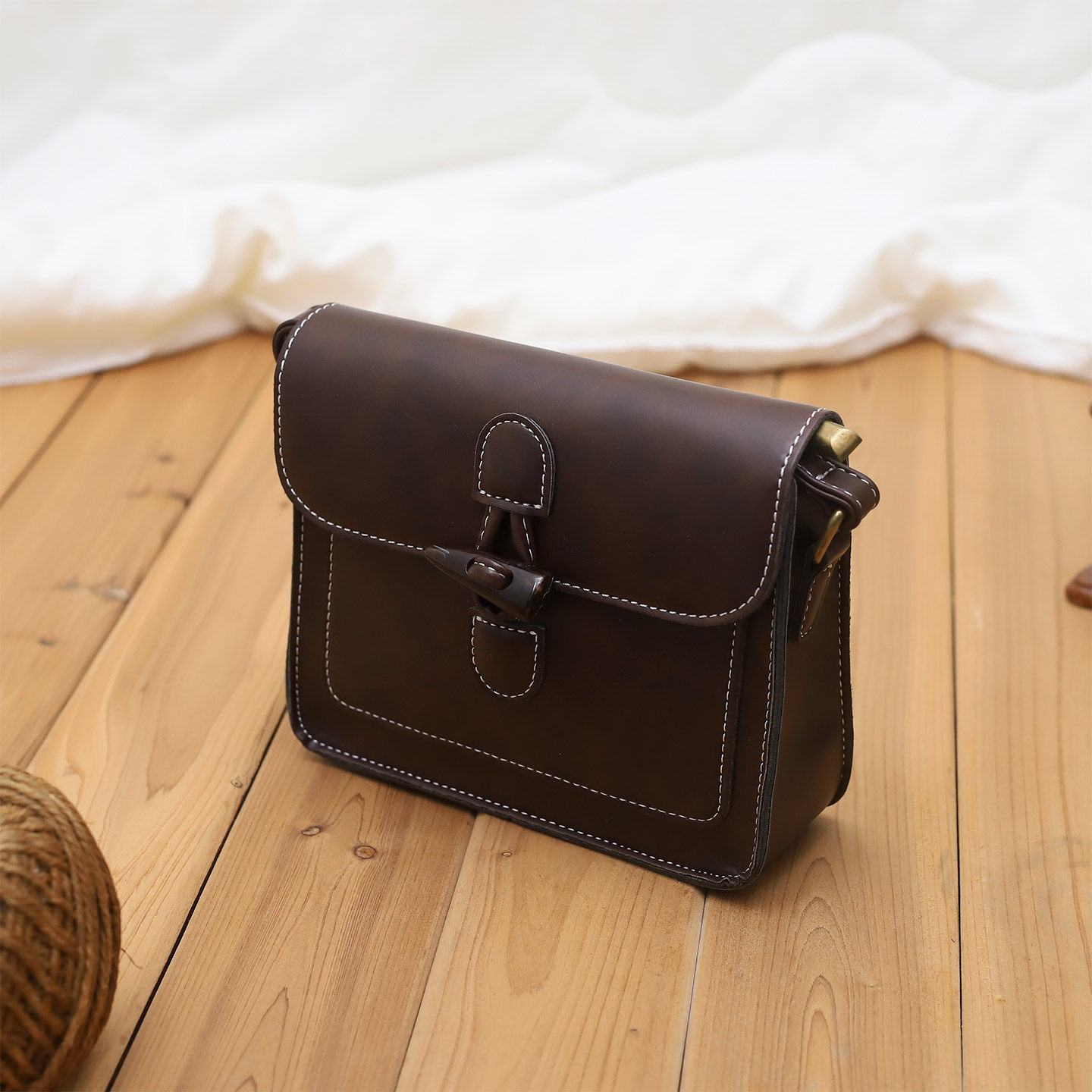 小森复古英伦风小方包女斜挎包车缝线小众设计百搭单肩包学生小包