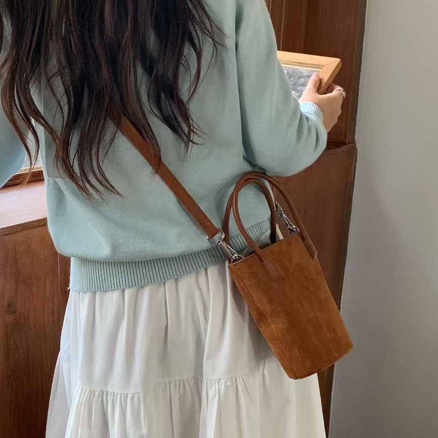 小森新款秋冬百搭女麂皮绒面水桶包小包包手提单肩斜挎包手机包