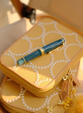 原创黄色甜甜圈刺绣烧饼包A6奇葩A7定页A6weeks真皮手工手帐本