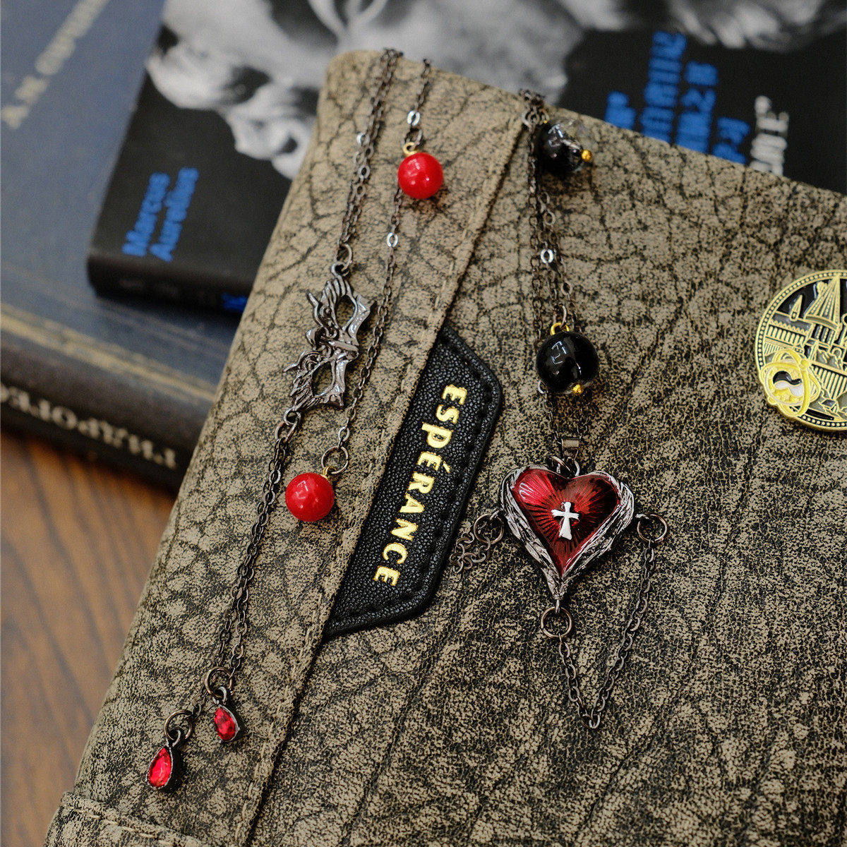 青釉手帐配件装饰摆拍哥特暗黑古墓丽影别针挂件书签链条黑红配色