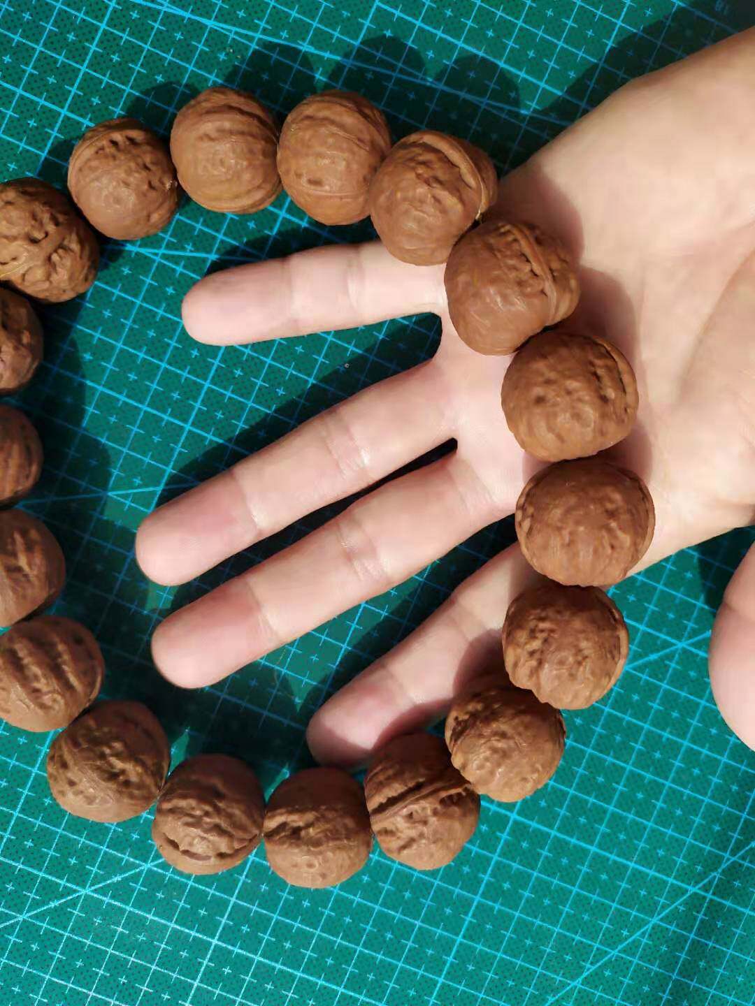 精选小核桃手串手持文玩秋子念珠门头沟京八棱正圆18棵只有一条