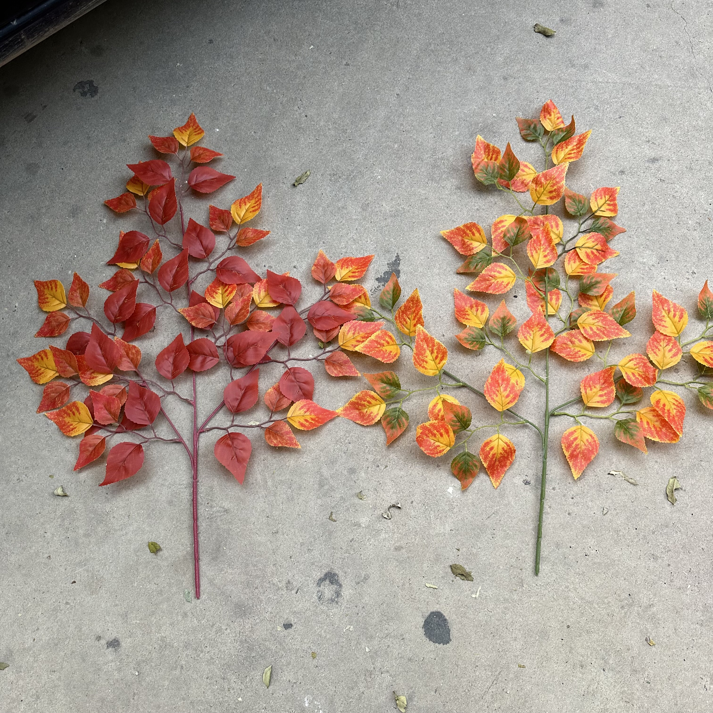 假乌桕叶仿真乌桕叶秋冬天户外装饰假树枝塑料假树叶红黄色假叶子