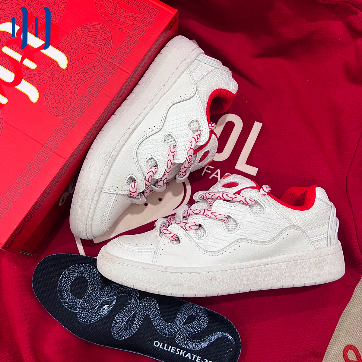 顽刻ollieskate面包鞋蛇年生肖款白红皮质拼接BAKE男女国潮滑板鞋