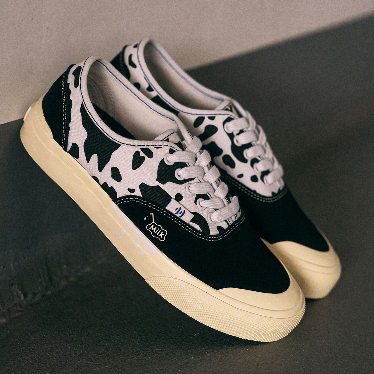 顽刻ollieskate黑白奶牛条纹印花翻毛皮帆布拼接男女休闲滑板鞋