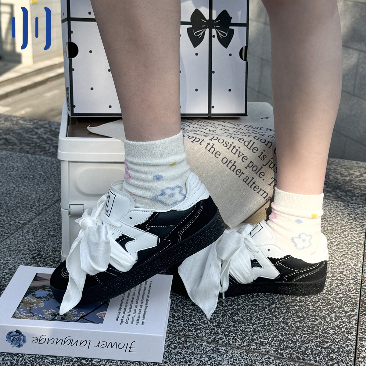 顽刻ollieskate黑色皮质蝴蝶结丝带生胶W系列国潮男女德训滑板鞋