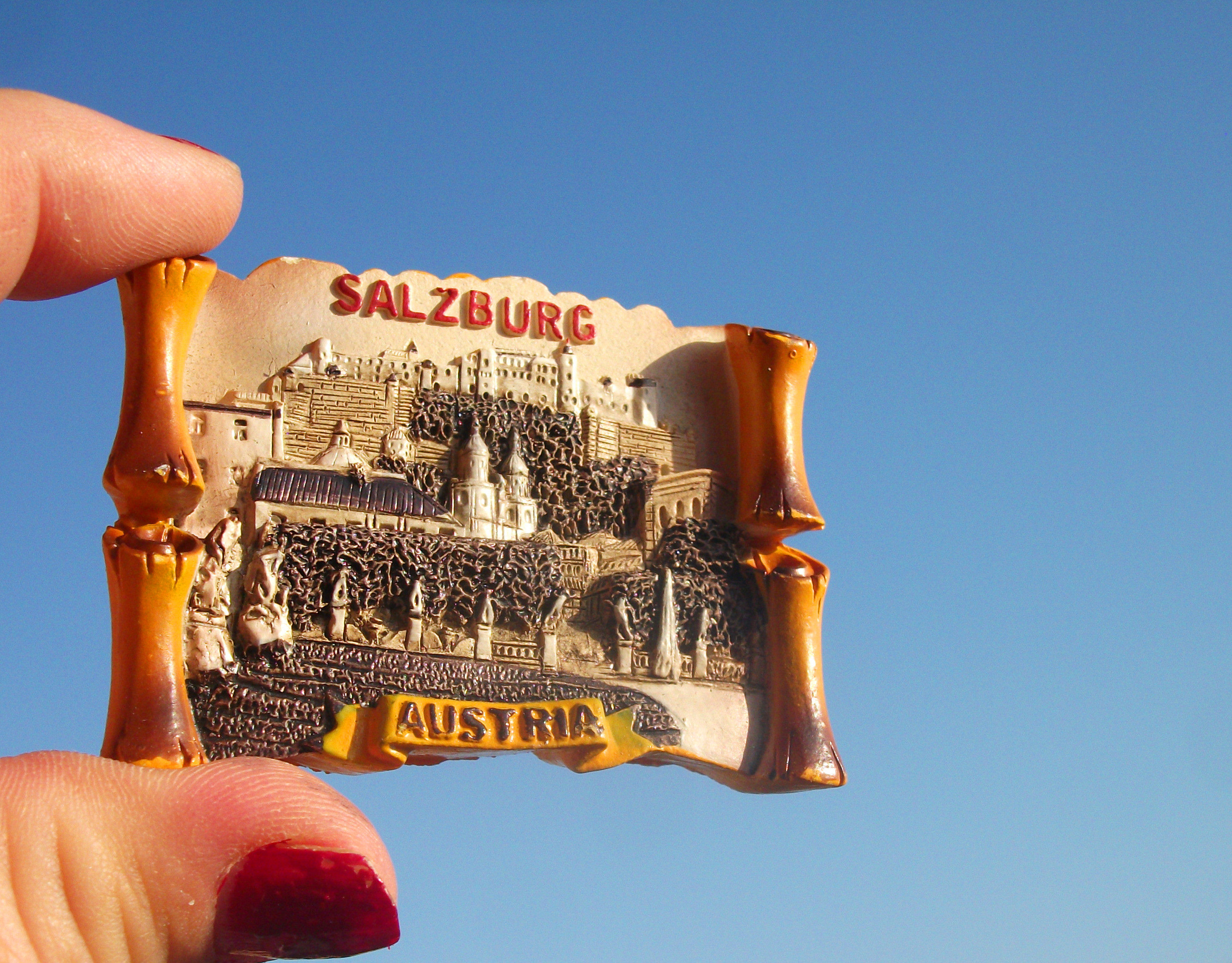 AUSTRIAN LOCAL FRIDGE MAGNET SALZBURG EXQUISITE AND BEAUTIFUL A VARIETY OF GIFTS