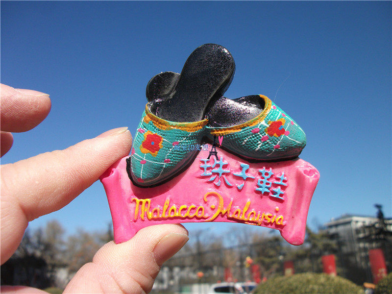 MALAYSIA LOCAL BUY FRIDGE MAGNET MALACCA PERANAKAN TRADITIONAL COSTUME BEADED SHOES MALAKA