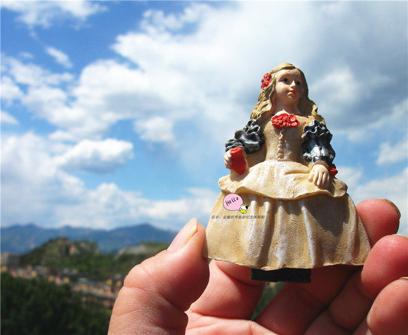 COMMEMORATIVE REFRIGERATOR MAGNETS FOR TRAVEL FROM ALL OVER THE WORLD SPANISH PAINTER VELAZQUEZ MASTERPIECE NUE PRINCESS