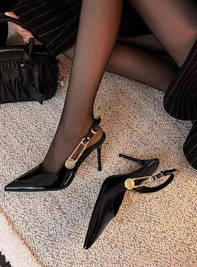 2025黑色尖头细跟高跟鞋性感气质名媛风单鞋宴会后空一字扣凉鞋女