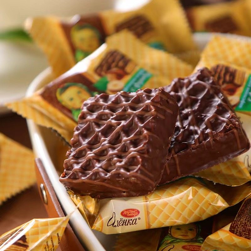 俄罗斯进口大头娃娃榛子味威化爱莲巧饼干榛仁瓦夫饼甜点独立包装