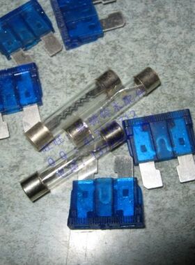 适用轻骑铃木王GS125 QS110骏驰GT骏威GSX电瓶电池插片玻璃保险丝