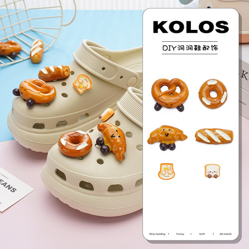 可爱碱水面包鞋花适配crocs