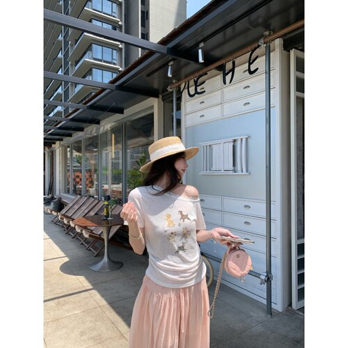 果果家   蕾丝拼接设计T恤女2026夏季斜肩设计小狗印花短袖上衣