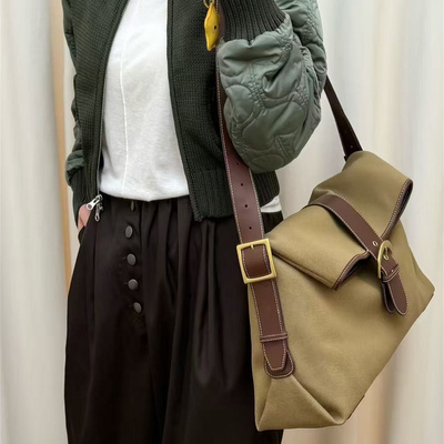 大容量皮带扣单肩手提包腋下包
