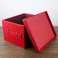 Красный, крокодиловый принт