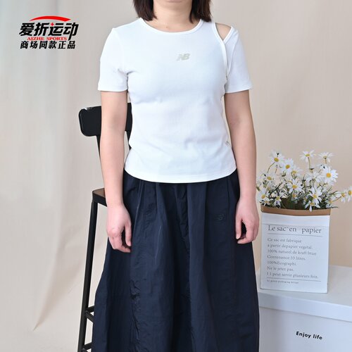 NewBalanceNB女休闲圆领短袖