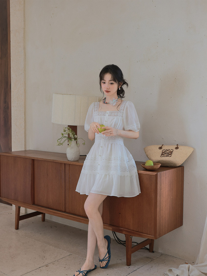 Woman wearing a white lace short dress