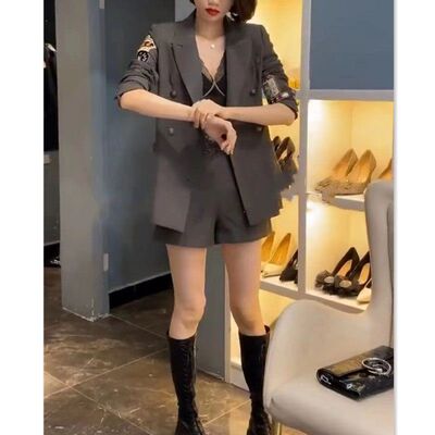 22752大爱美依缘2024秋季新款翻领西服外套高腰短裤减龄两件套女