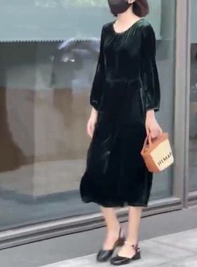 22785大爱美依缘2025秋冬新款圆领丝绒连衣裙女宽松显瘦女裙