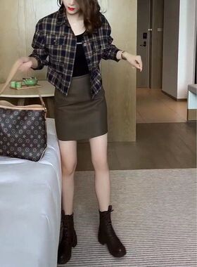 22803大爱美依缘2024秋季新款时尚翻领格子短外套高腰包臀裙显瘦