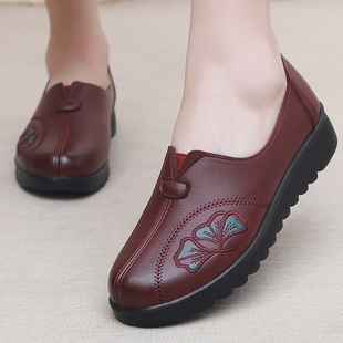 女老年人软底防滑皮鞋 老人大码 中老年软底妈妈单鞋 春秋老北京布鞋