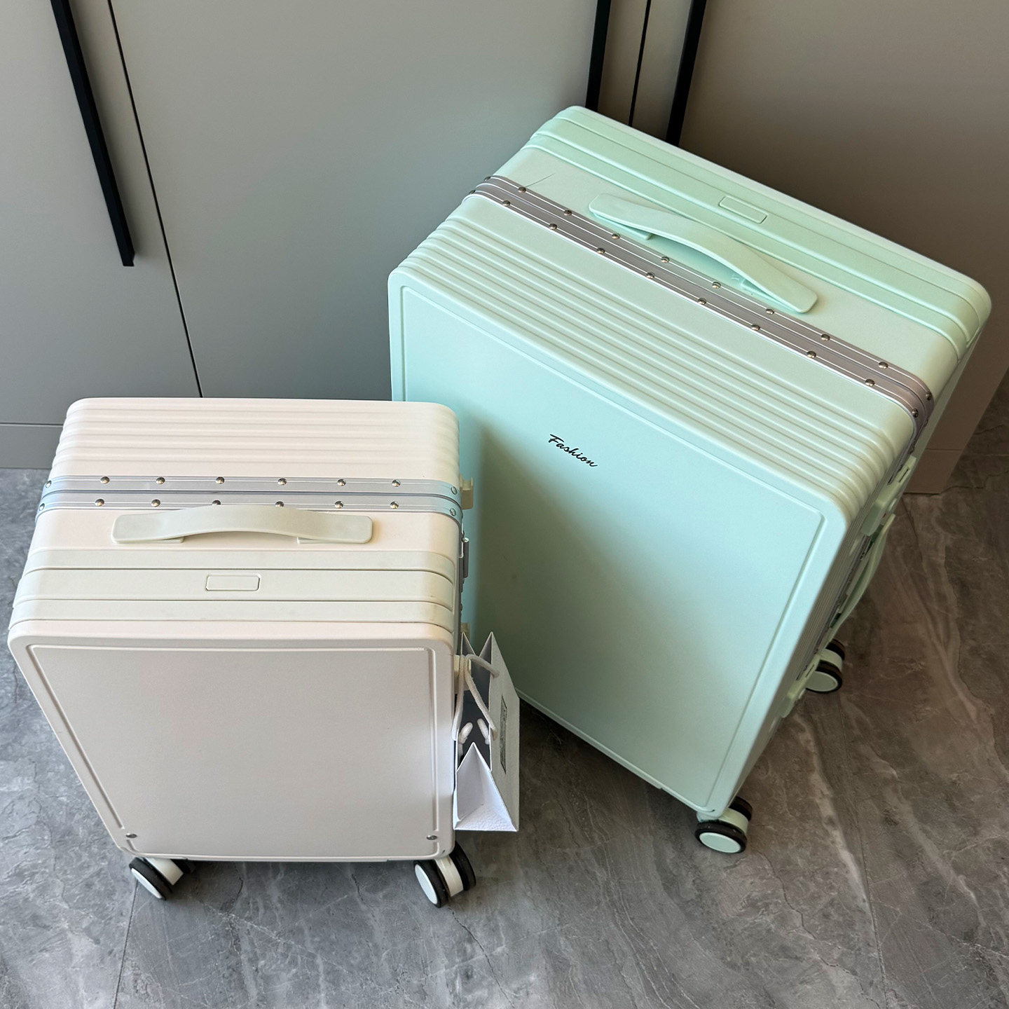 袋鼠行李箱20寸登机结实耐用2025新款pc材质女宽拉杆旅行密码铝框