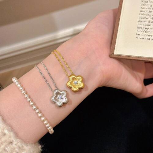 轻奢高级拉丝梅花项链两色镶钻新中式小众精致吊坠百搭奢华锁骨链