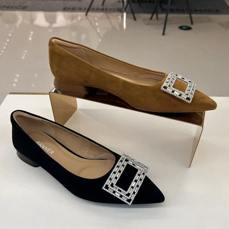 C.BANNER千百度2025秋正品浅口尖头绒面粗跟通勤女单鞋A25479378