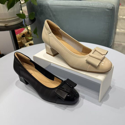 康莉浅口拼接亮皮粗高跟通勤单鞋