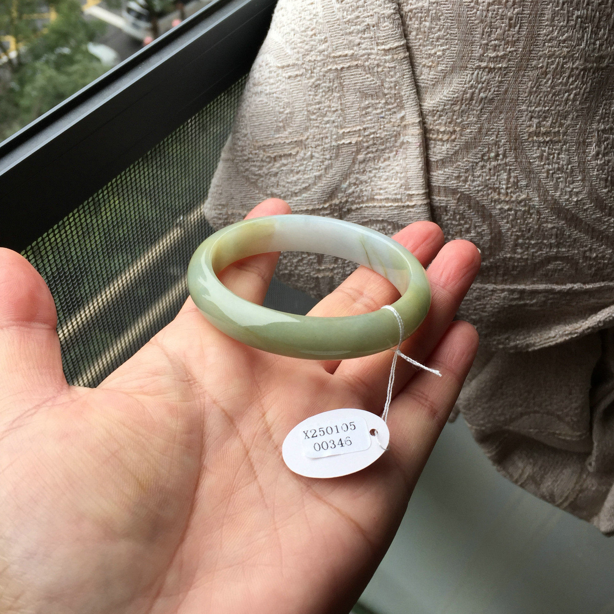 贵妃圈口约53.8x48.2mm天然A货缅甸料翡翠贵妃手镯相当于圆口51.8