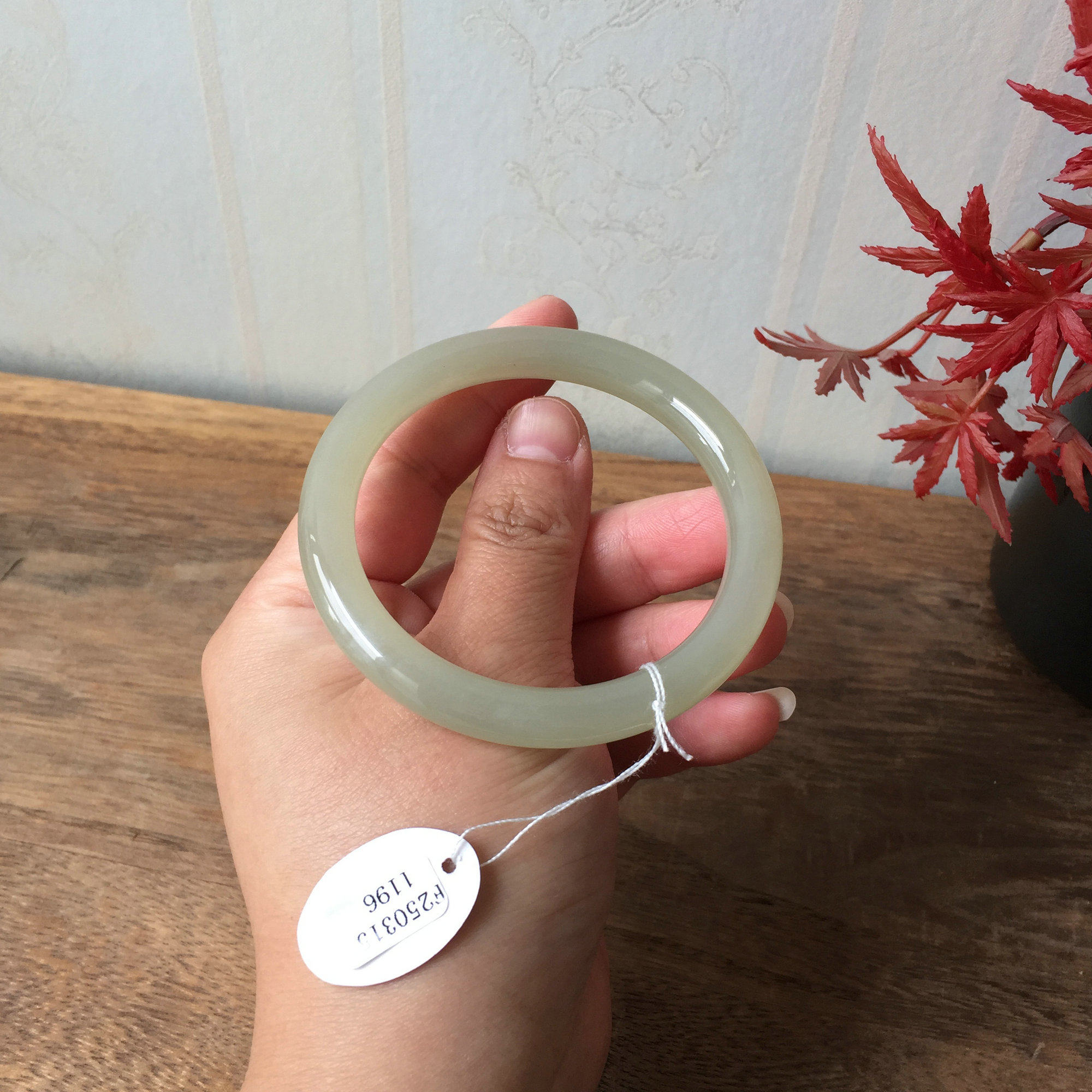 圈口约56.2mm 天然和田玉美人条青白玉青海料手镯圆条玉镯子配证