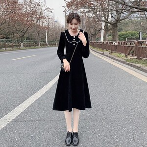 小个子赫本风黑色连衣裙2023新款秋季显瘦娃娃领a字裙法式小黑裙