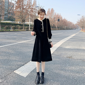 小个子赫本风黑色灯芯绒连衣裙女2024新款收腰气质a字裙子早秋季
