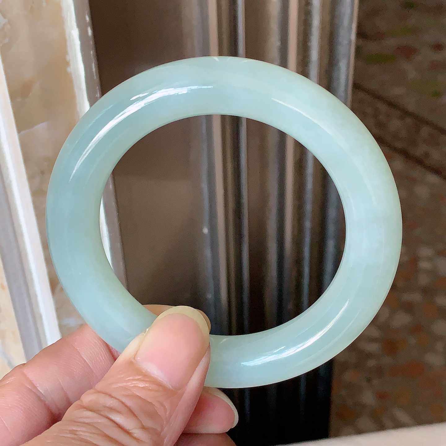 翠都翡翠珠宝天然缅甸A货玉石镯冰糯种56浅绿圆条手镯252308