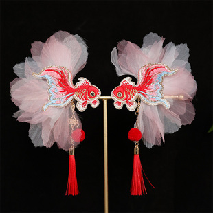 刺绣锦鲤发夹新年吉祥鱼红色流苏喜庆对夹金鱼跨年表演拍照饰品