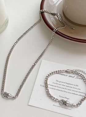 原创设计蛇形颈链绿色锆石锁骨链精致高级感冷淡风项链女轻奢小众