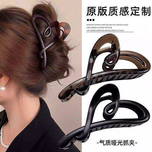 精致爱心抓夹后脑勺盘发