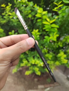 艾诺琪化妆刷新大师系列m136镰刀眼线刷卧蚕刷纤维毛微瑕疵