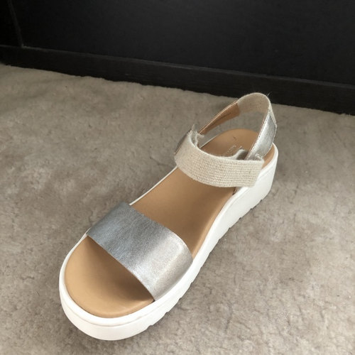 born  头层牛皮一字带厚底凉鞋6 7 8